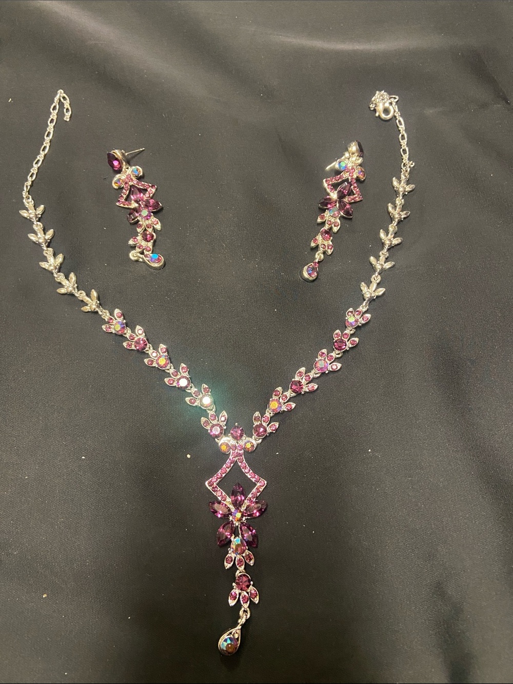 Radiant Purple Crystal V-Style Necklace and Drop Earrings Set